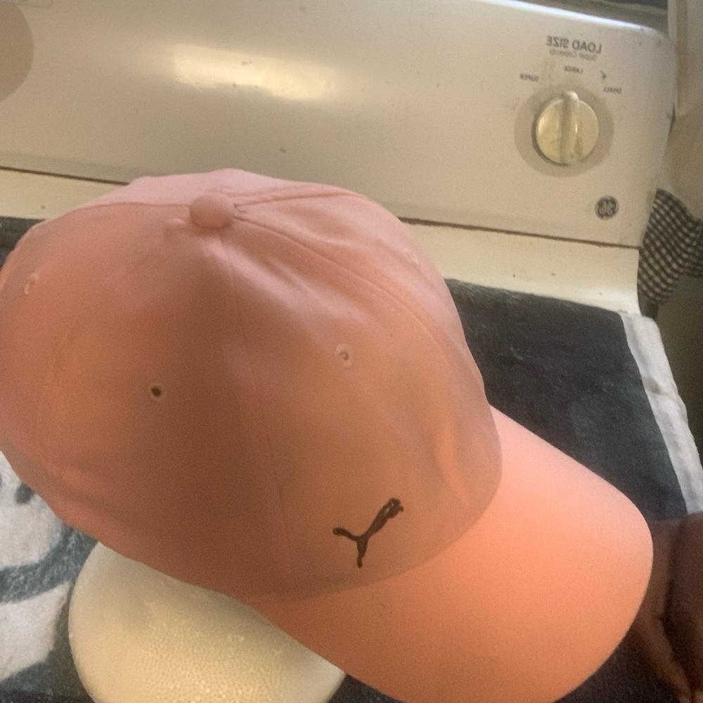 Pink puma hat - Picture 2 of 3